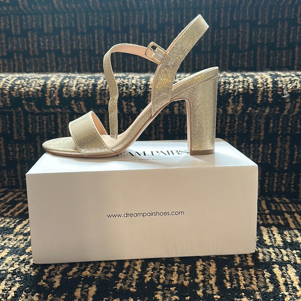 gold heals, size 7.5, amazon, brand new